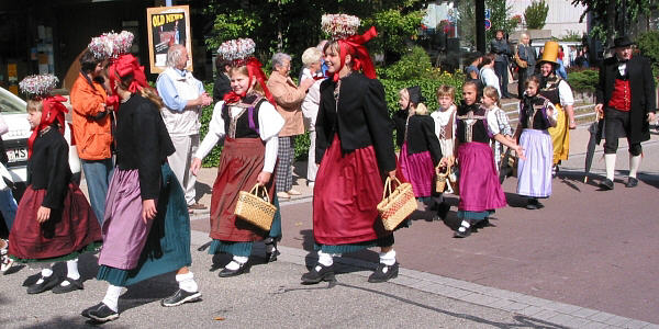 Jugendgruppe_Schoenwald_beim_Umzug