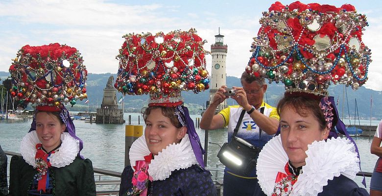 Der Trachtenverein St. Georgen beim Umzug in Lindau