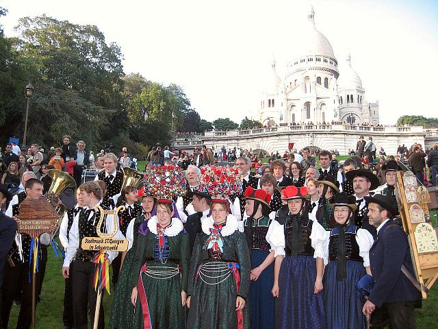 Gruppenbilder beim Weinlesefest in Paris