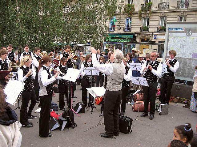 Die  Stadtmusik beim Weinlesefest in Paris