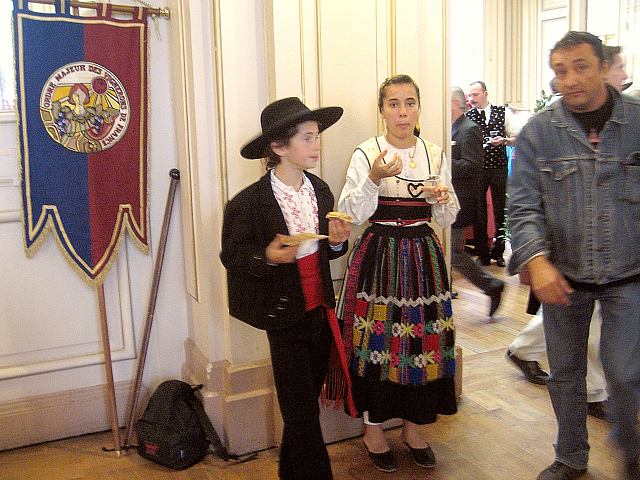 Umzugsteilnehmer beim Weinlesefest in Paris