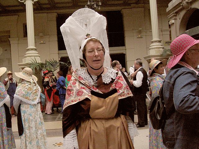 Umzugsteilnehmer beim Weinlesefest in Paris
