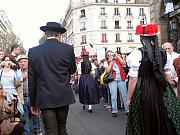 Der Trachtenverein beim Weinlesefest in Paris