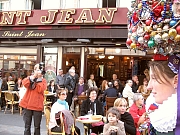 Der Trachtenverein beim Weinlesefest in Paris