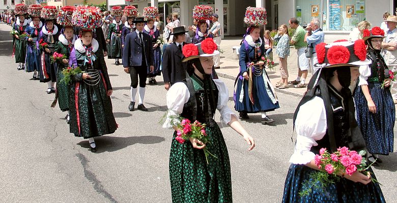 Der Trachtenverein St. Georgen beim 54. Gautrachtentreffen