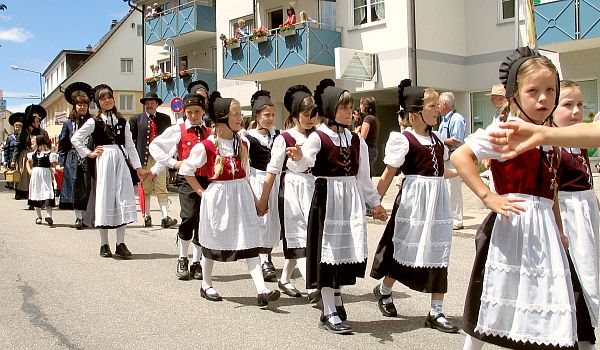 Zu den Bildern der Gruppen 31..41 beim 54. Gautrachtentreffen 