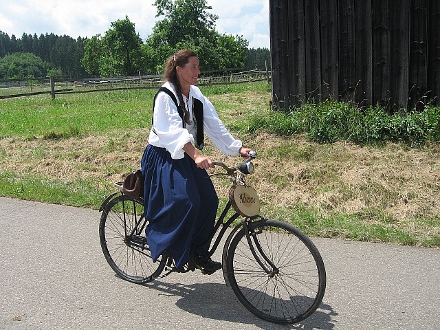 Bilder des historischen Umzugs in Grningen 