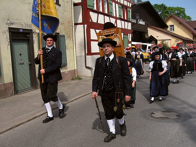 Der Trachtenverein beim Umzug in berlingen