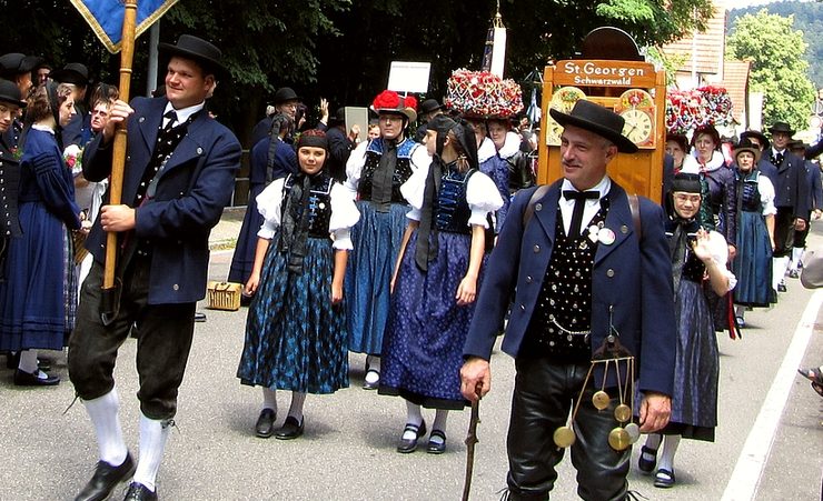 Zu den Bildern des Trachtenvereins