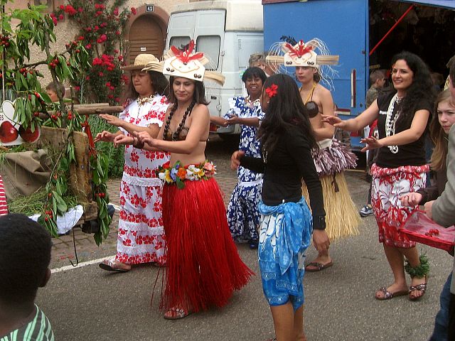 Der Umzug beim Kirschenfest in Westhoffen 