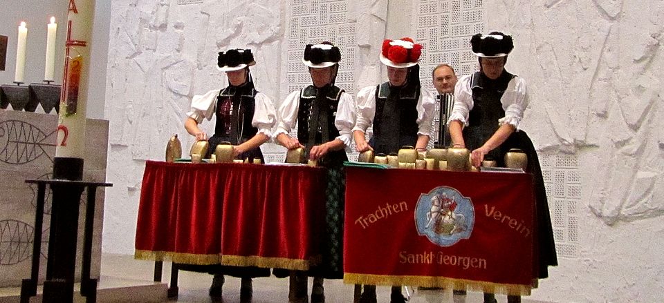 Die Glockengruppe beim Festgottesdienst