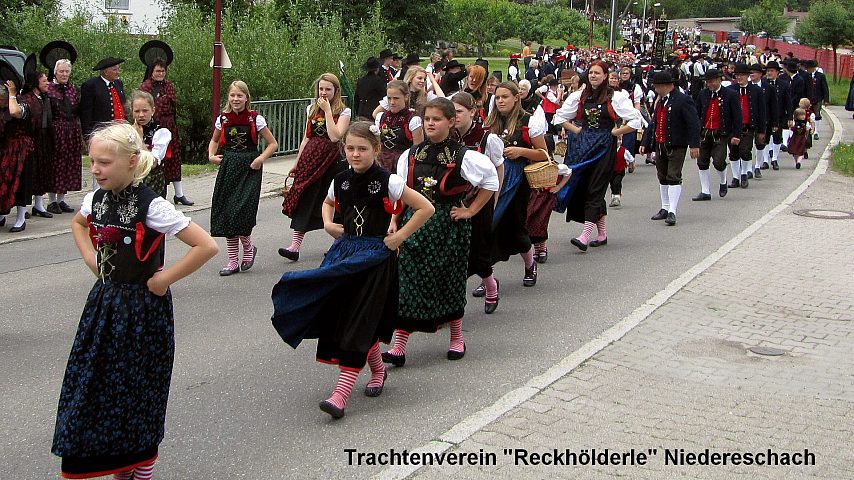 Der Festzuzg beim Gautrachtentreffen in Niedereschach 