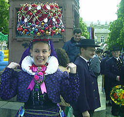 Sch�ppeltr�gerin Silvia Gr�neis